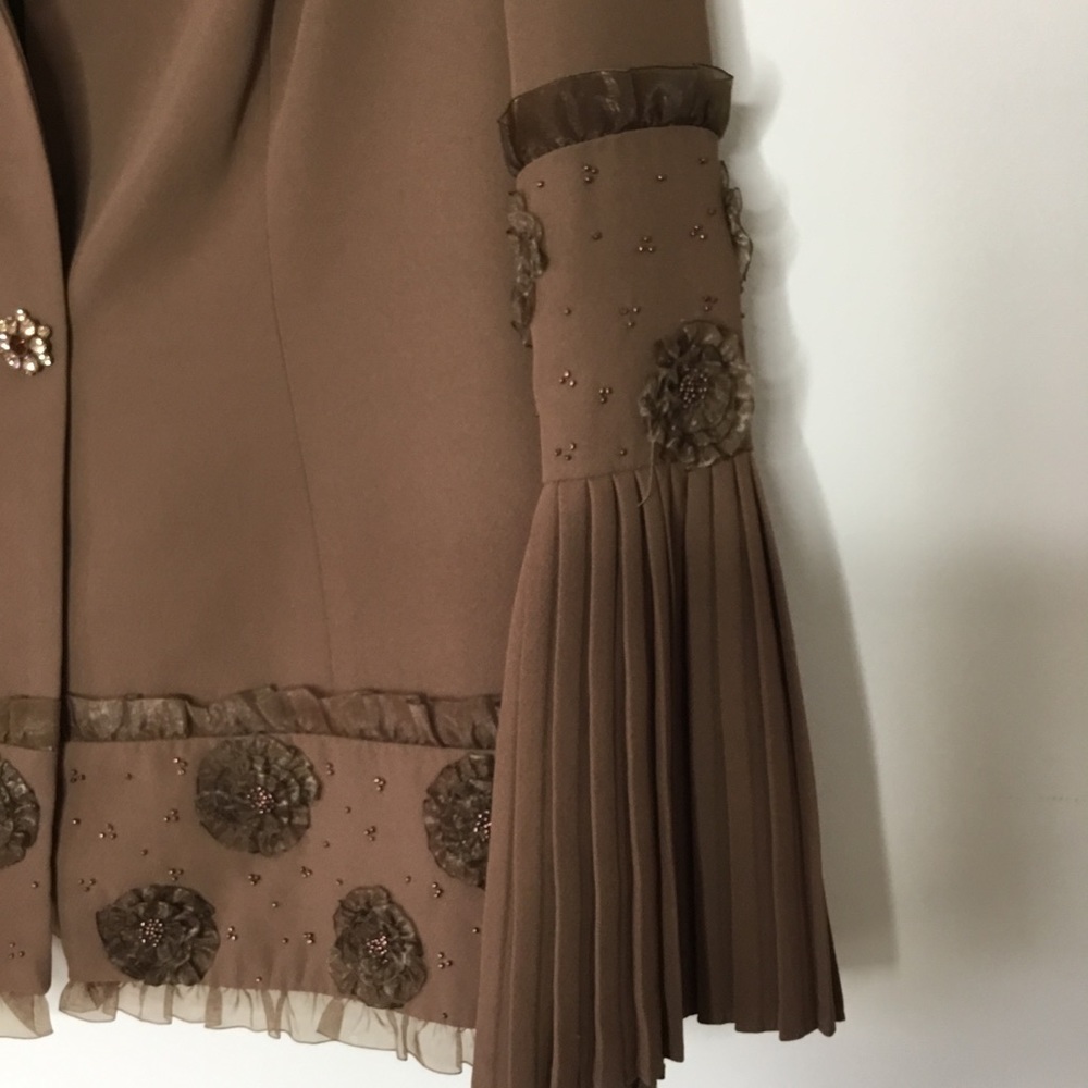 Why New York 3 Piece Skirt Suit Beaded Rosettes 10 - Picture 4 of 8
